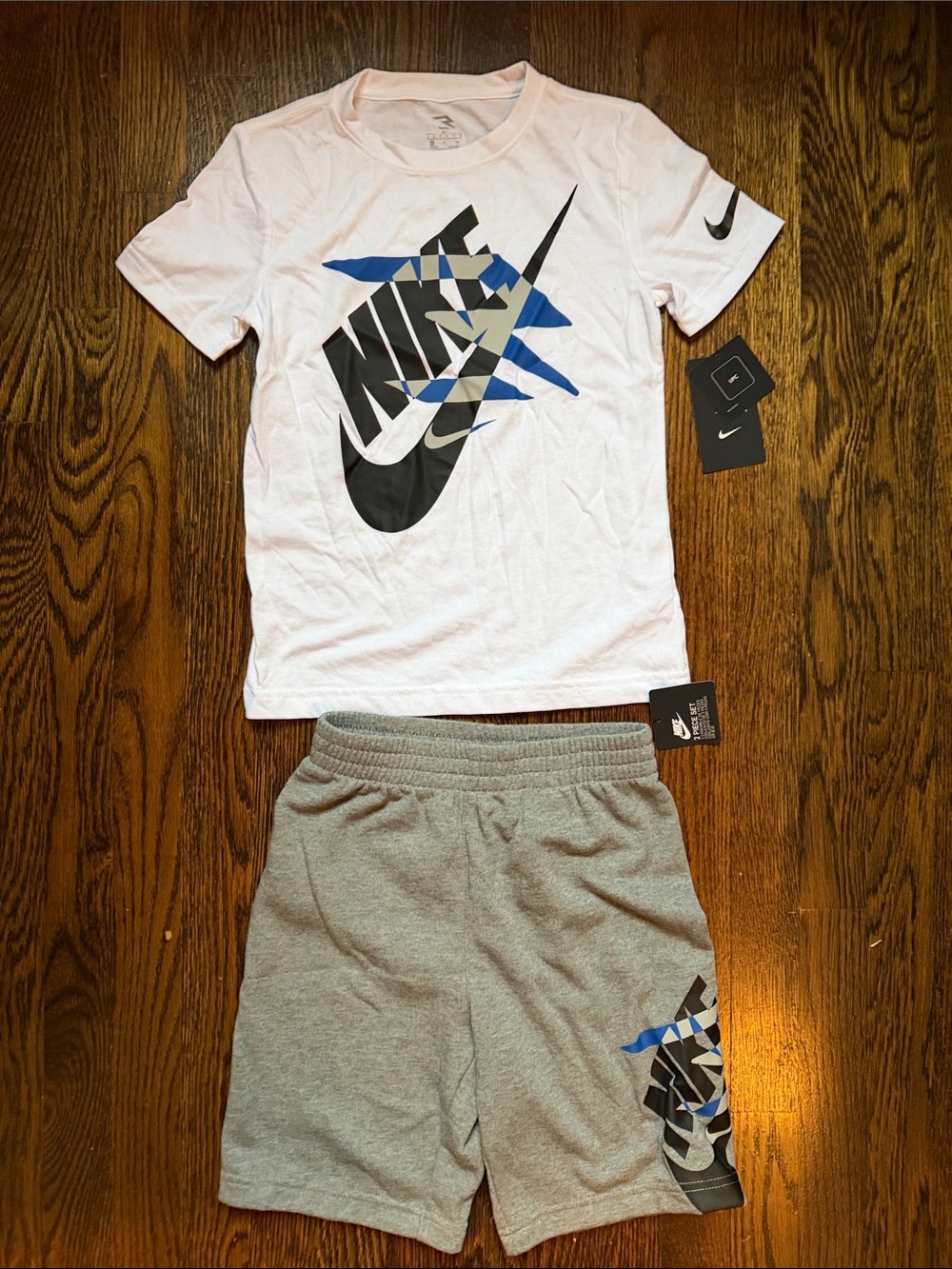 NWT Nike Boys White Graphic Tee & Gray Shorts with graphic size 8-10 / small